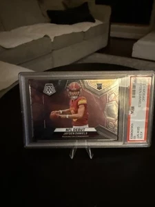2024 MOSAICO JAYDEN DANIELS RC NFL DEBUTTO BASE PSA 10 GEM  - Foto 1 di 2