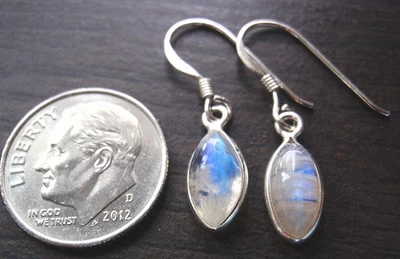 Very Small Moonstone Earrings 925 Sterling Silver    you receive exact earrings Foto 1 de 4