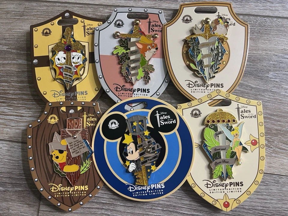 Disney 2024 Tales of the Sword LE 3000 Pin Set Mickey Robin Hood Pooh Foto 1 de 1