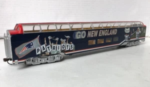 Bachmann Hawthorne Village NEW ENGLAND PATRIOTS passenger Car Go New England HO - Picture 1 of 3