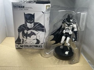 DC Collectibles Artists Alley Black & White Batman Variant Sammelfigur - Bild 1 von 6