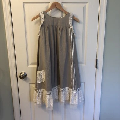 Vestido Persiguiendo Luciérnagas Beige Sin Mangas Blanco Encaje Talla 12 DESCONTINUADO Foto 1 de 4