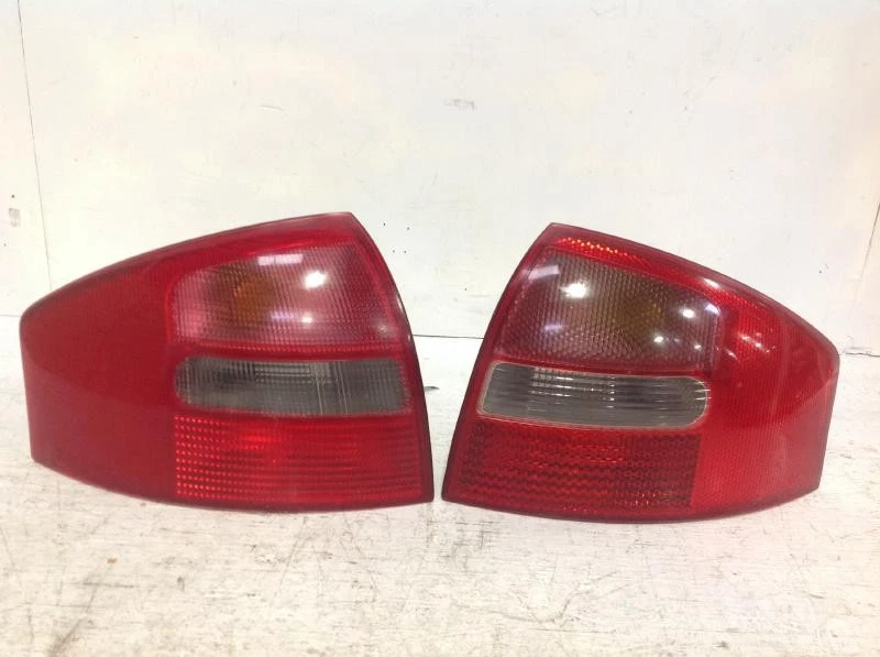 LUZ TRASERA 2003 AUDI A6 Rh OEM humo (ver foto) conjunto de sed solamente Foto 1 de 3