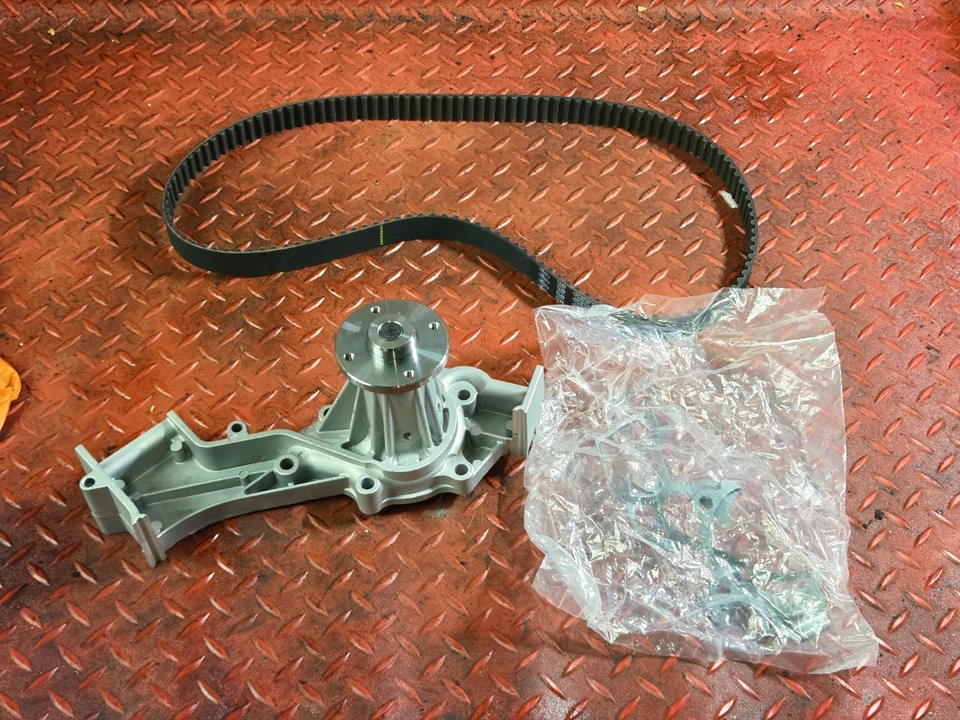 Kit de correa de distribución del motor GATES 1996-2004 con bomba de agua para modelos Nissan 3,3 L Foto 1 de 4