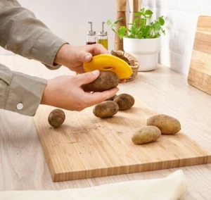 Nuevo depurador de patatas vegetales Ikea UPPFYLLD, elimina la tierra y la suciedad, amarillo brillante - Imagen 1 de 9