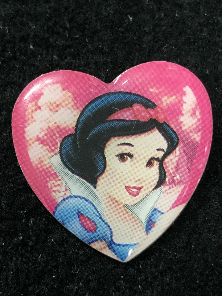 PIN DISNEY SNOW WHITE AND THE SEVEN DWARF SNOW WHITE HEART BUTTON - Изображение 1 из 1
