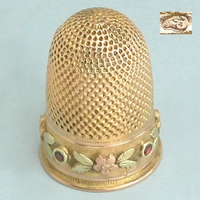 Antiguo dedal de oro de 18 quilates y rubíes de 2 colores * sellos franceses * alrededor de 1830 Foto 1 de 2