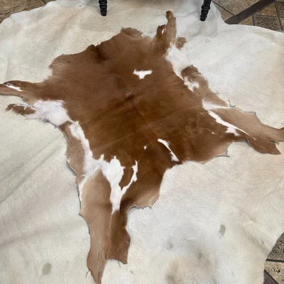 Alfombra de piel de becerro real Avetco blanca y marrón piel tono exótico #C09 - 30-33" x 24-27" Foto 1 de 4