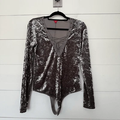 Body Guess para mujer mediano con cordones de terciopelo aplastado Foto 1 de 4