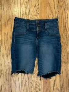 Pantalones cortos de mezclilla desgastados elásticos para mujer Lei Brand talla 9.  - Imagen 1 de 5