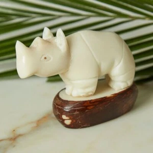 Mini estatuilla de rinoceronte marfil Tagua - Imagen 1 de 4