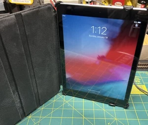 Apple iPad Air (MD786LL/A) Wi-Fi 32GB 9,7" Space Grau Tablet Bundle Targus Case - Bild 1 von 7