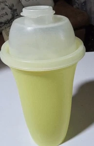 VINTAGE TUPPERWARE GELB SCHNELLSCHÜTTELN/SOSSEN-/GETRÄNKEMIXER STREUER MIT DECKEL - Bild 1 von 5