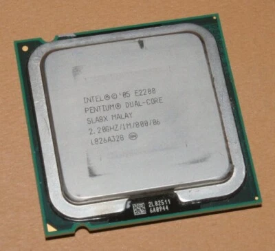 Processore Intel Pentium Dual Core E2200 SLA8X Socket LGA775 2.2GHz - Immagine 1 di 3