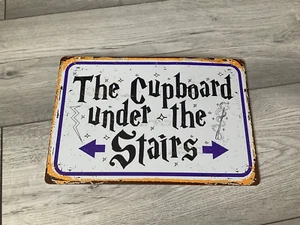 Letrero metálico temático de Harry Potter “el armario bajo las escaleras”...nuevo... hogwarts - Imagen 1 de 1