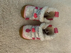 Ugg Toddler Billie Boot- Size 5 - Picture 1 of 3