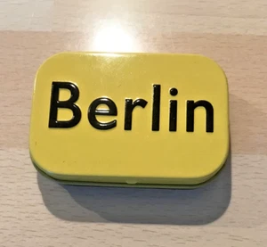  Blechdose, Pillendose, Bonbondose  breite 6cm tiefe 4cm höhe 2cm  - Bild 1 von 5