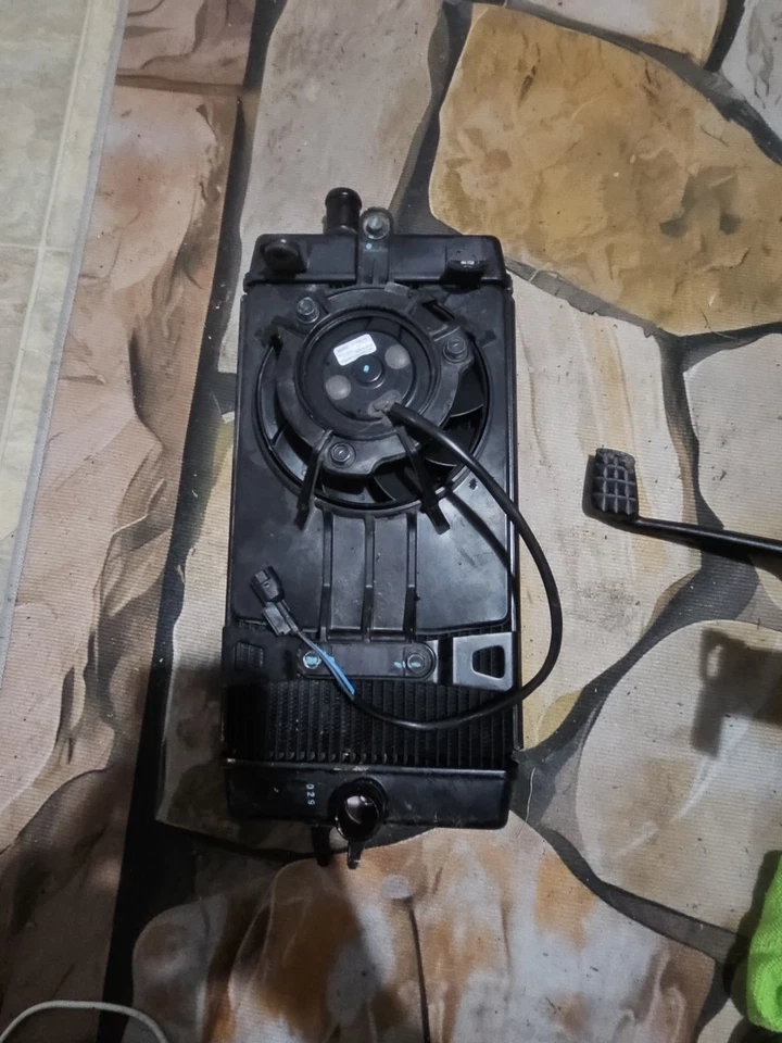 Ventilador radiador Triumph Bonneville T120 2023 negro Foto 1 de 2