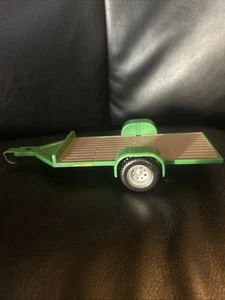 ERTL John Deere Flatbed Tow Trailer Implement 1:32 Plastic Model 2024 Green - Picture 1 of 5