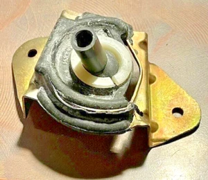 OE-Mercedes Accelerator Pivot Mount for W123 240D, 280, 300, 123 300 00 40 - Picture 1 of 3