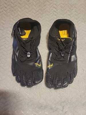 Vibram Five Fingers Black 14W0701 Size 9.5-10 EU 42 Shoes  - Image 1 of 4