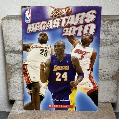 Revista Scholastic NBA Baseball MEGASTARS 2010 Kobe Bryant, Lebron James - Imagem 1 de 4