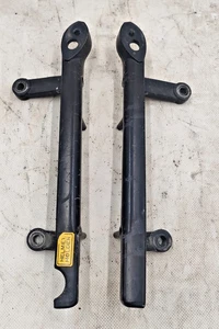 COPPIA STAFFE SUPPORTO FRECCE - HONDA VF 400 F ANNO 1982 AL 1984 - Imagen 1 de 3