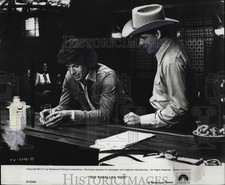 1974 Press Photo Warren Beatty And Earl Hindman In "The Parallax View"