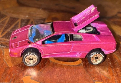 1991 Matchbox Premier Collection серия 2 розовый Lamborghini Diablo литой 1/64 - Изображение 1 из 4