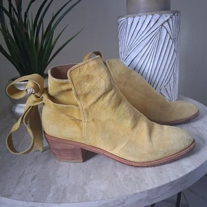 Huma Blanco Bowtie Boots Sz 36 Suede Stacked Heel Booties Mustard Yellow EUC - Picture 1 of 13