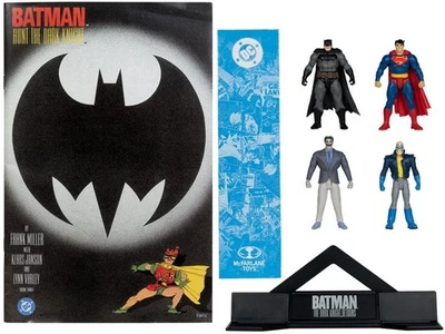 DC Page Punchers 蝙蝠侠蝙蝠侠超人和小丑之子可动人偶 4 件装 — 第 1/3 张图片