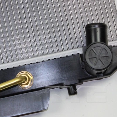 Радиатор в сборе TYC 2403 для 01–03 Toyota RAV4 - Изображение 1 из 4