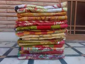 Großhandel Menge indische Vintage Kantha Quilts Handarbeit Baumwolle Überwurf Decken - Bild 1 von 2