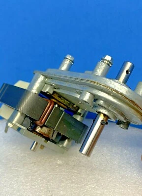 ROWE AMI CD JUKEBOX CD100 THRU CD100L REFURBISHED CAM MOTOR  PART #40720901 - Image 1 of 4