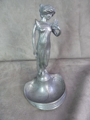 STATUETTE ART NOUVEAU, formant VIDE-POCHE. Signée: EDLES ZIN. - Photo 1/4