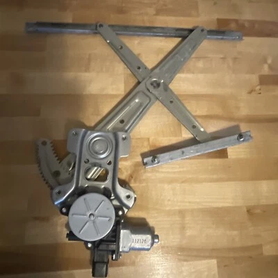 2012-16 Mitsubishi I-MiEV SE  Front Driver Side Window motor Regulator OEM - Image 1 of 4