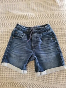 PRE OWNED Girls Toddler Cat and Jack Dark Wash Elastic Cuffed Shorts Size 4T - Picture 1 of 3
