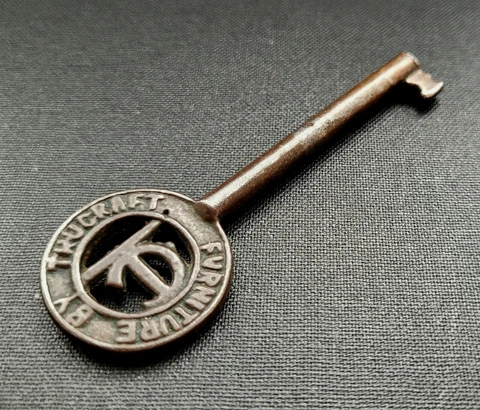 ORNATE LARGE ART DECO TRUECRAFT FURNATURE KEY c1930's Cover