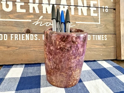 Hermoso jarrón de resina y piña torneado a mano con remolinos renacentistas borgoña y dorado Foto 1 de 4