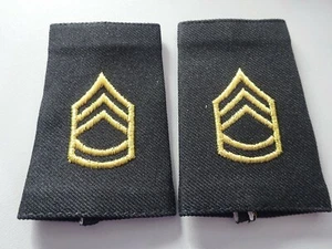 US Schulterklappen Überziehschlaufen B. Short Shoulder Marks Sergeant 1st Class - Picture 1 of 2