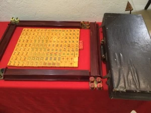 Vintage 1930er Butterscotch Bakelit Mah Jong Set mit 146 Fliesen 4 Regale & Etui - Bild 1 von 1