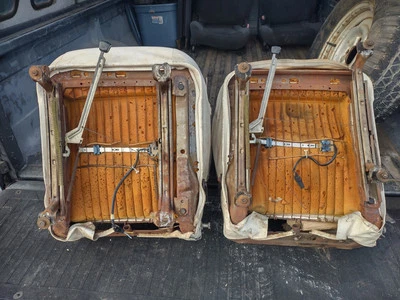 1975 CHEVROLET VEGA FRONT BUCKET SEAT TRACKS PAIR RH LH DRIVER PASSENGER  - Imagem 1 de 4