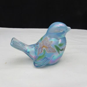 Fenton Misty Blue Iris on Misty Blue Hand Painted Bird 1997 B278 - Bild 1 von 5