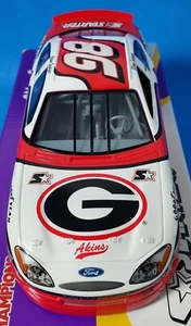 GEORGIA BULLDOGS 1/24 #98 NASCAR DIECAST REPLICA CORSA AD ATLANTA 2001 - Foto 1 di 10