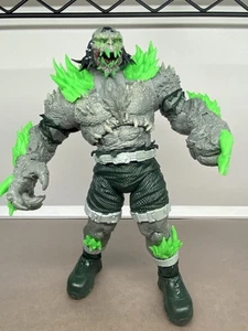 McFarlane DC Mega Kryptonite Doomsday Superman Batman Megafig Actionfigur - Bild 1 von 1