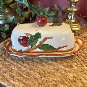 Plato de mantequilla cubierto de manzana franciscana de colección remate superior sello trasero vintage - Imagen 1 de 5