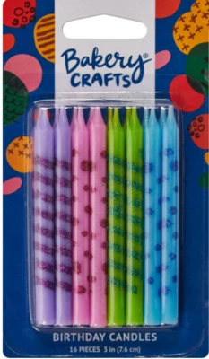 Velas de cumpleaños brillantes, rayas y puntos, adorno de pasteles, celebración, fiesta, ¡diversión! Foto 1 de 2