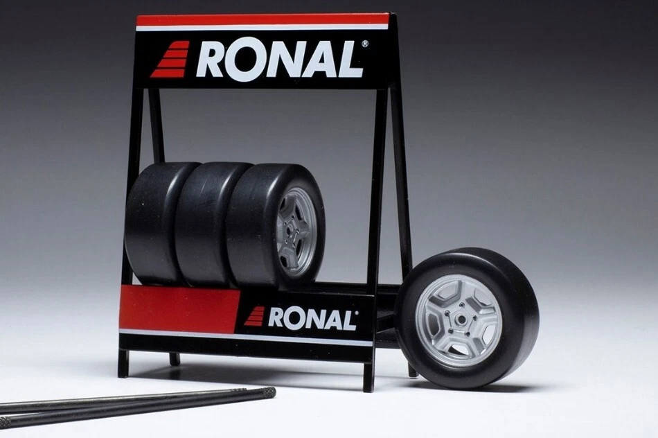 Ixo Model SET 4 WHEELS RONALD GM SILVER 1:18 - Immagine 1 di 1