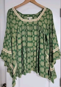 COUSIN EARL Womens Boho Blouse Top Kimono Sleeves Floral Trimmed Blouse Sz M EUC - Picture 1 of 10