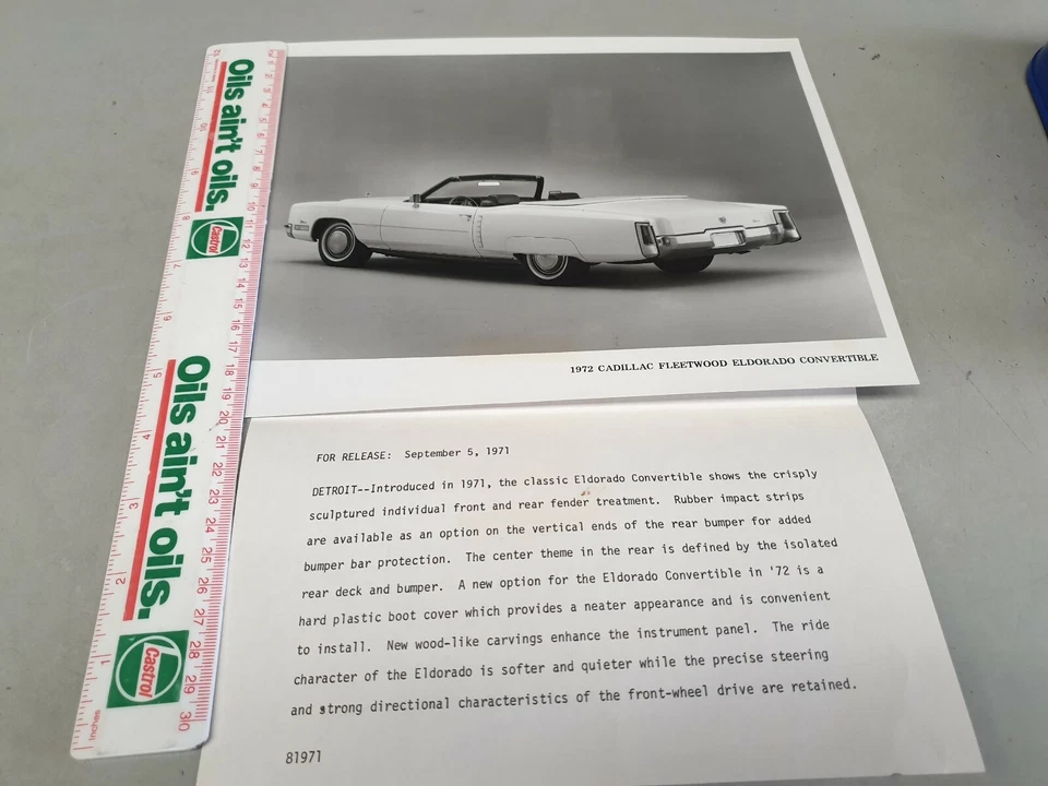 1972 CADILLAC Fleetwood ELDORADO Convertible Original Press Photo & Info - image 1 of 1